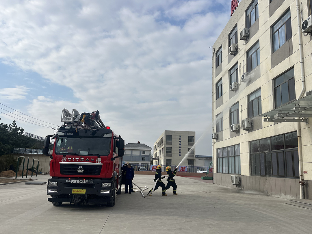 以练筑防，防患未“燃” | 威海明德职专消防安全疏散演练