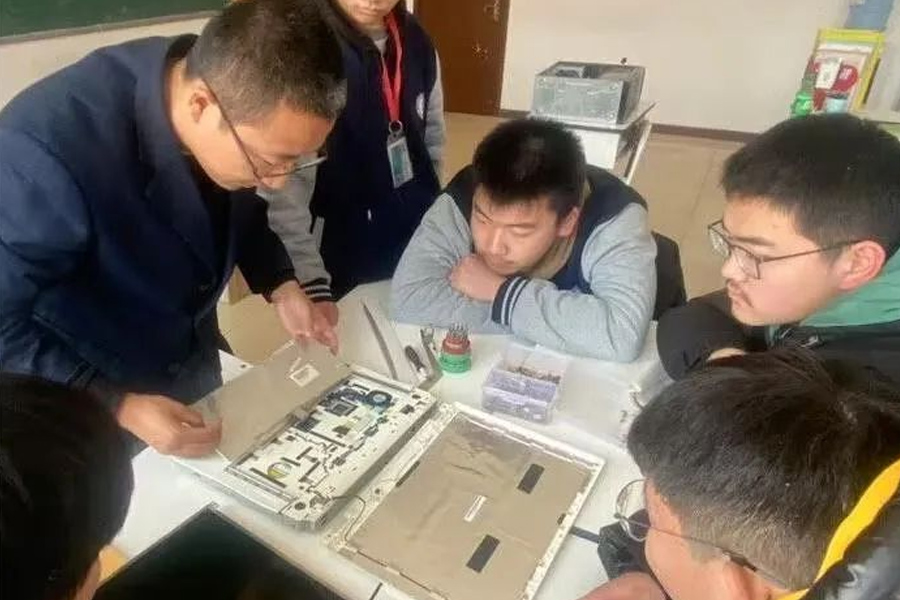 春风化雨润桃李，立德树人铸师魂——威海市明德职专教师风采